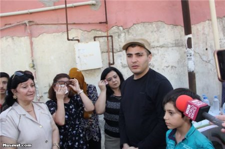 Mehman Hüseynov anasının hüzr məclisindədir - FOTOLAR 