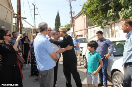 Mehman Hüseynov anasının hüzr məclisindədir - FOTOLAR 