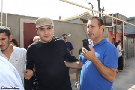 Mehman Hüseynov anasının hüzr məclisindədir - FOTOLAR 