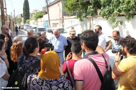 Mehman Hüseynov anasının hüzr məclisindədir - FOTOLAR 
