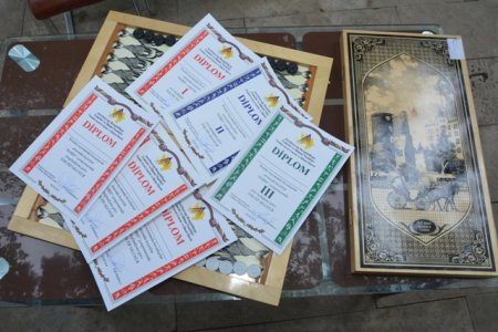 Mir Cəlal  küçəsindəki parkda Həvəskarlar arasında NƏRD yarışı keçirilmişdir -FOTOLAR