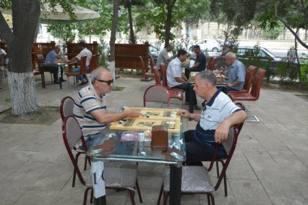 Mir Cəlal  küçəsindəki parkda Həvəskarlar arasında NƏRD yarışı keçirilmişdir -FOTOLAR