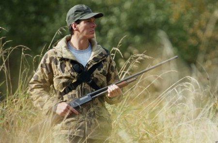 Qobustanda şahin ovlayan türkiyəli saxlanıldı