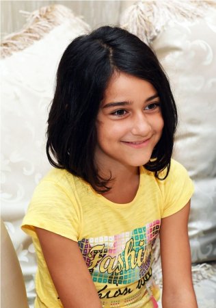 Elçin Quliyev azyaşlı fenomen Gülayı qəbul etdi – Atasını işə götürdü