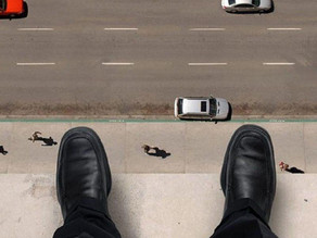 Bakıda intihar – 18 yaşlı oğlan özünü 8-ci mərtəbədən atdı