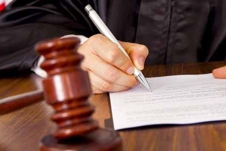 Valideynlərin girov götürdüyü bağça müdirəsi son şans istədi- 19 nəfərin pulunu ödəmək istəyir