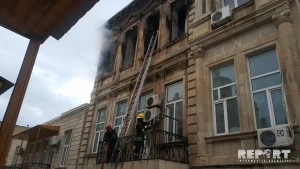 Bakının mərkəzində nazirliyə məxsus binada yanğın baş verib