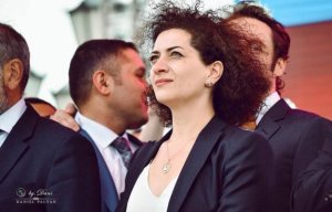 Paşinyanın arvadı Vaşinqtondan azərbaycanlı qadınlara sülh çağırışı etdi - BƏS ÖZ ƏRİNƏ NİYƏ ETMİR? Paşinyanın arvadı Vaşinqtondan azərbaycanlı qadınlara sülh çağırışı etdi - BƏS ÖZ ƏRİNƏ NİYƏ ETMİR?