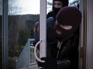 Qubada evə basqın – 13 min manat oğurlanıb