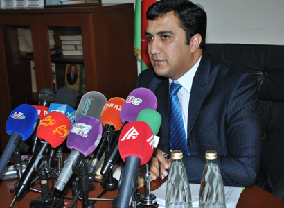 Qaçaq xidmət rəhbəri Londonda gizlənir - iddia