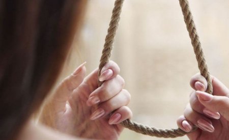 В Баку повесилась пожилая женщина