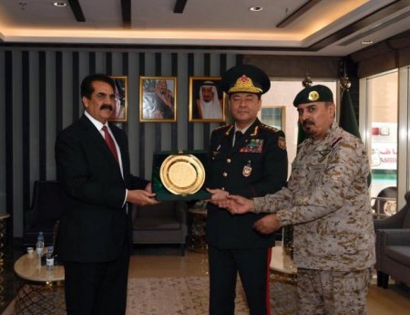 Nəcməddin Sadıkov İslam ölkələrinin anti-terror hərbi koalisiyası Mərkəzində - FOTO