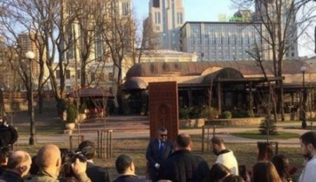 XİN-dən Ukraynada erməni döyüşçüyə abidə ucadılması xəbəri ilə bağlı açıqlama