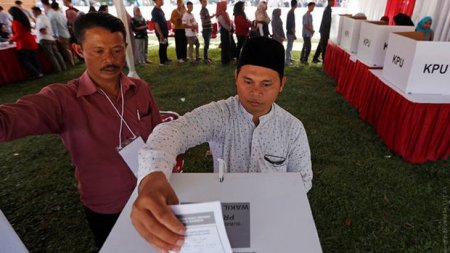 İndoneziyada ölümcül seçki - 276 nəfər yorğunluqdan ölüb