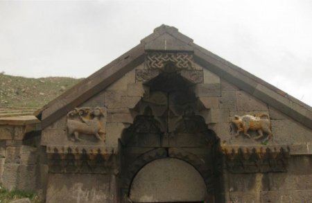 Mədəniyyət Nazirliyi qədim tarixi abidəni niyə qorumur - alimdən narahatlıq dolu müraciət