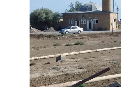 İcra başçısı məscidin hasarlarını sökdürdü - FOTOLAR İcra başçısı məscidin hasarlarını sökdürdü - FOTOLAR