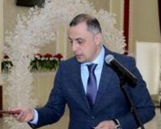 Müavini belədirsə gör başçı nədir - Ağdaşda icra başçısının müavini sakinlərlə bu dildə danışır...