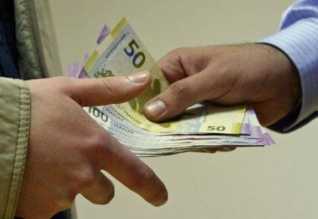 Rüşvət aldığı iddia edilən direktorun ittihamlarına MÜƏLLİMƏDƏN CAVAB - QALMAQAL