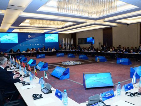 Mədəniyyətlərarası Dialoq Forumu plenar və aralıq sessiyalarla davam etdirir