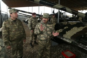 Azərbaycanda müdafiə xərcləri artırılır