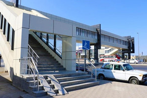 Bakıda baş vermiş yol qəzası yerüstü piyada keçidini və içərisindəki lifti sıradan çıxarıb