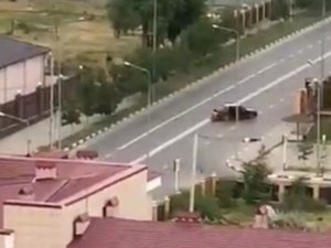 Kadırovun iqamətgahı yaxınlığında polisə silahlı hücum: ölən və yaralananlar var Kadırovun iqamətgahı yaxınlığında polisə silahlı hücum: ölən və yaralananlar var