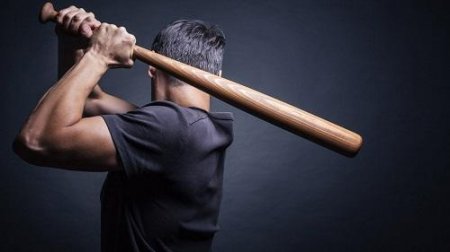 İçib, övladını taxta ilə döyən ata tutuldu – Rəsmi