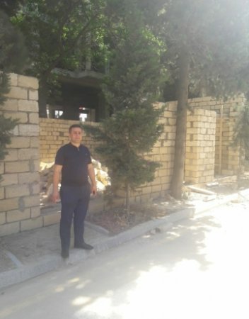 “Azərenerji” ASC paytaxtın piyada səkilərində qanunsuz tikinti aparır - Görünür “Azərişıq” ASC sədri vəzifəsini icra edən Vüqar Əhmədov elə zənn edir ki, piyada səkiləri və yaşıllıqlar olmasa da olar