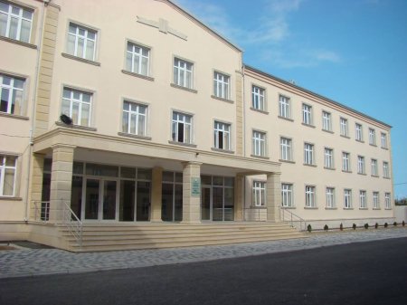 Buzovnada yerləşən 125 saylı tam orta məktəbdə KRİMİNAL HESABLAŞMA - Məktəbin direktoru cidd-cəhdlə hadisəni ört-basdır etməyə çalışır