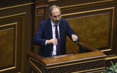 Paşinyan istefaya göndərilən generalları geri qaytarır