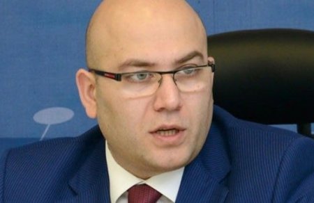 Onun yarıtmaz fəaliyyəti əsas tribunaya qədər daşınırsa... - Vüsal Kərimli ancaq pul silməyi bacarır... Onun yarıtmaz fəaliyyəti əsas tribunaya qədər daşınırsa... - Vüsal Kərimli ancaq pul silməyi bacarır...