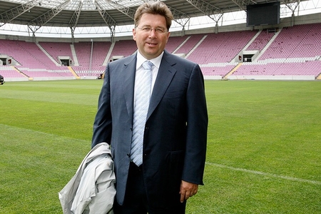 UEFA-nın icraçı direktoru: 