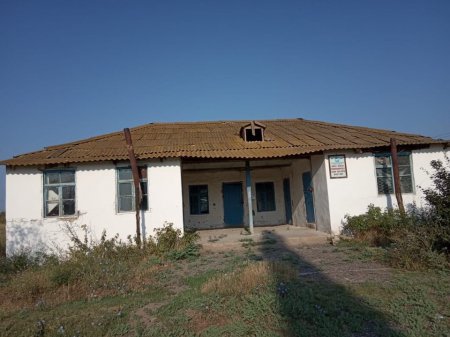 İcra başçısı Vilyam Hacıyevdirsə... - Məktəb də daxma olmalıdır... 