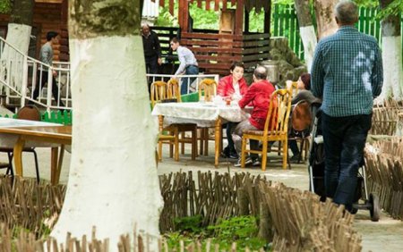 Qubada yerli turisti də ərəbin gözünə qatırlar... - GİLEY