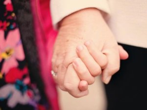 Nənə və baba uşaqları küçədən tapdıqlarını deyib, nəvələrini xəstəxanada qoyub qaçdılar