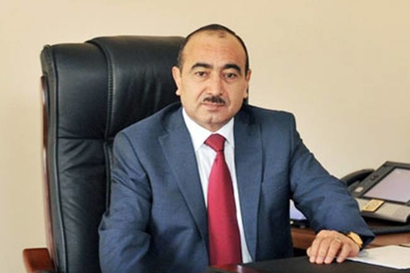 İlham Əliyev dövlətçiliyin keşiyində, antimilli qruplar hakimiyyət eşqində... - Əli Həsənovdan SƏRT MÖVQE