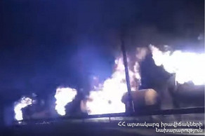 Ermənistanda benzinlə dolu 17 vaqonda yanğın başlayıb Ermənistanda benzinlə dolu 17 vaqonda yanğın başlayıb