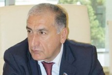 Deputat oğlunun saxlanılmasından danışdı - Deputat oğlunun saxlanılmasından danışdı -