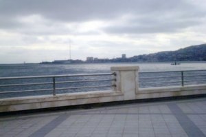 Bulvarda özünü dənizə atan gənc xilas edildi