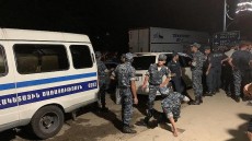 Ermənistanda küçənin ortasında ATIŞMA - Ölən və yaralananlar var Ermənistanda küçənin ortasında ATIŞMA - Ölən və yaralananlar var