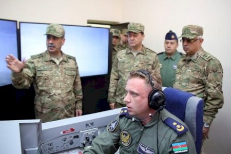 Pilotun cəsədi kresloya yapışmış halda tapılıb - Açıqlama