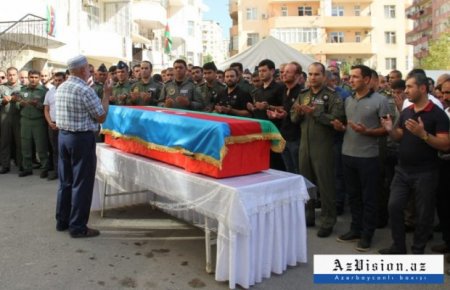 Hərbi pilot Rəşad Atakişiyevlə vida mərasimi keçirilir 