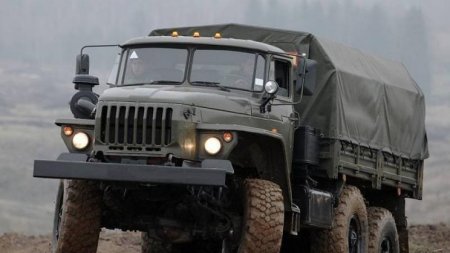 Ermənistanda 11 hərbçinin olduğu yük maşını aşdı