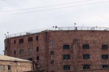 Ermənistanda məhbuslar qiyam qaldırıb Ermənistanda məhbuslar qiyam qaldırıb