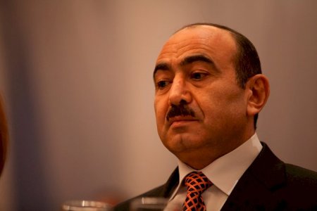 “Eldar İbrahimovun adından yayılan fikirlər İlham Əliyev iqtidarının mövqeyini əks etdirmir” - Əli Həsənov