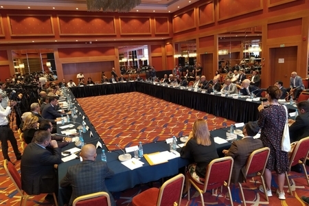 İqtidar və müxalifət birgə sənəd imzaladı