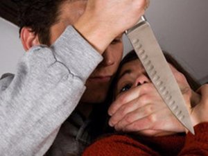 Üç uşaq anasını öldürən ər məhkəmədə ifadə verdi