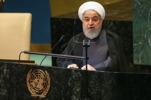 Həsən Ruhani: İran düşmənlə danışıq aparmayacaq