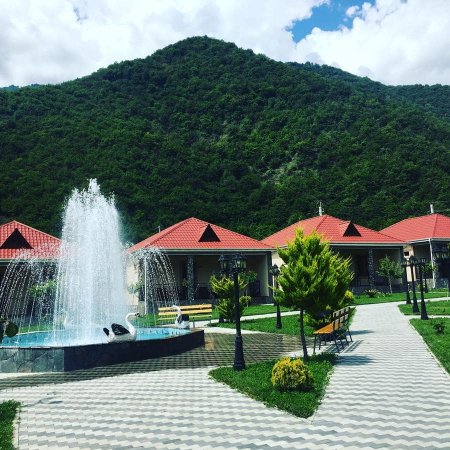 İcra başçısının Qaxda milyonluq istirahət mərkəzi – FOTOLAR