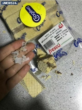 "Avrora" şirkətinə məxsus vaflinin içindən rezin əlcək çıxdı – FOTO 